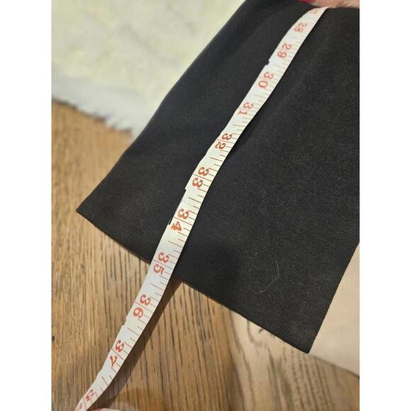 Doncaster Elegant Two-Tone Sleeveless Dress - Picture 9 of 11